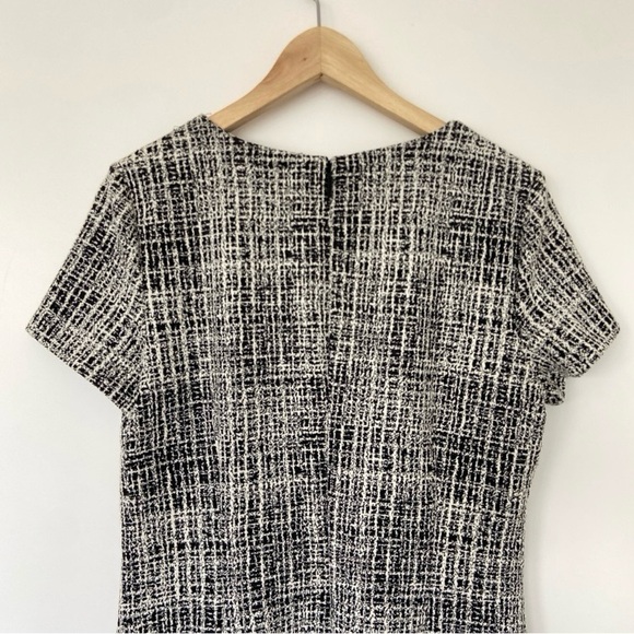 KARL LAGERFELD GREY/BLACK/WHITE SHEATH STYLE DRESS WITH LACE APPLIQUE, SIZE  10 - Picture 8 of 9